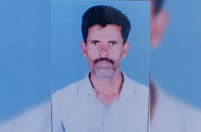 ಕಾರ್ಮಿಕ ಸಾವು: ಕಾರ್ಖಾನೆ ಮುಂದೆ ಶವ ಇಟ್ಟು ಕುಟುಂಬಸ್ಥರ ಪ್ರತಿಭಟನೆ