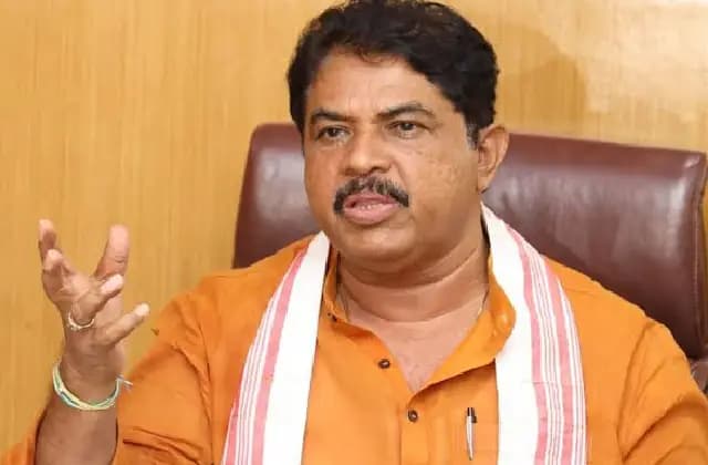 ʼಸಿಎಂ ಸಿದ್ದರಾಮಯ್ಯನವರೇ  ರಾಜೀನಾಮೆ ಕೊಟ್ಟು ರಾಜ್ಯವನ್ನು ಉಳಿಸಿʼ
