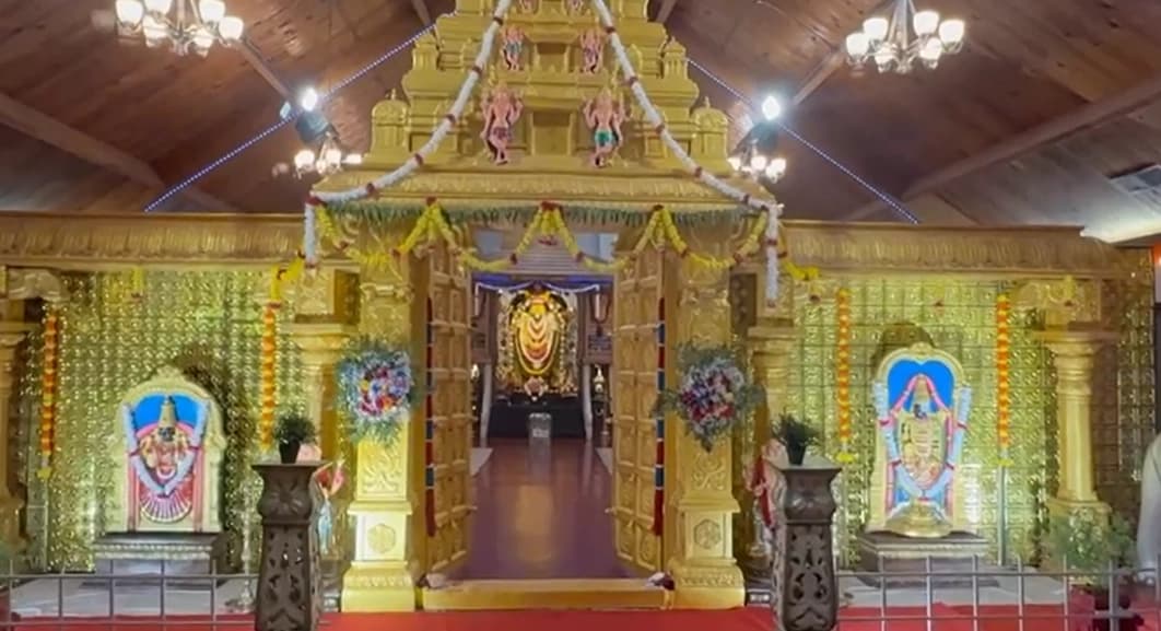 ಪ್ರಲ್ಹಾದ್‌ ಜೋಶಿಯವರನ್ನು ಬೆನ್ನು ತಟ್ಟಿ ಆಶೀರ್ವದಿಸಿದ ಬಿ.ಎಸ್. ಯಡಿಯೂರಪ್ಪ
