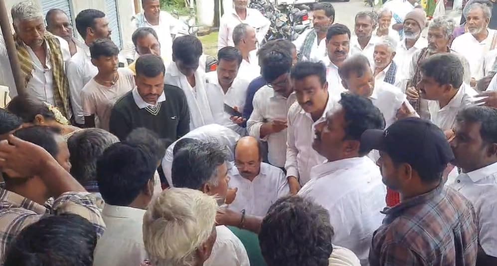 ಟಿಪ್ಪರ್, ಟಾಟಾ ಏಸ್ ವಾಹನಗಳ ನಡುವೆ ಮುಖಾಮುಖಿ ಡಿಕ್ಕಿ