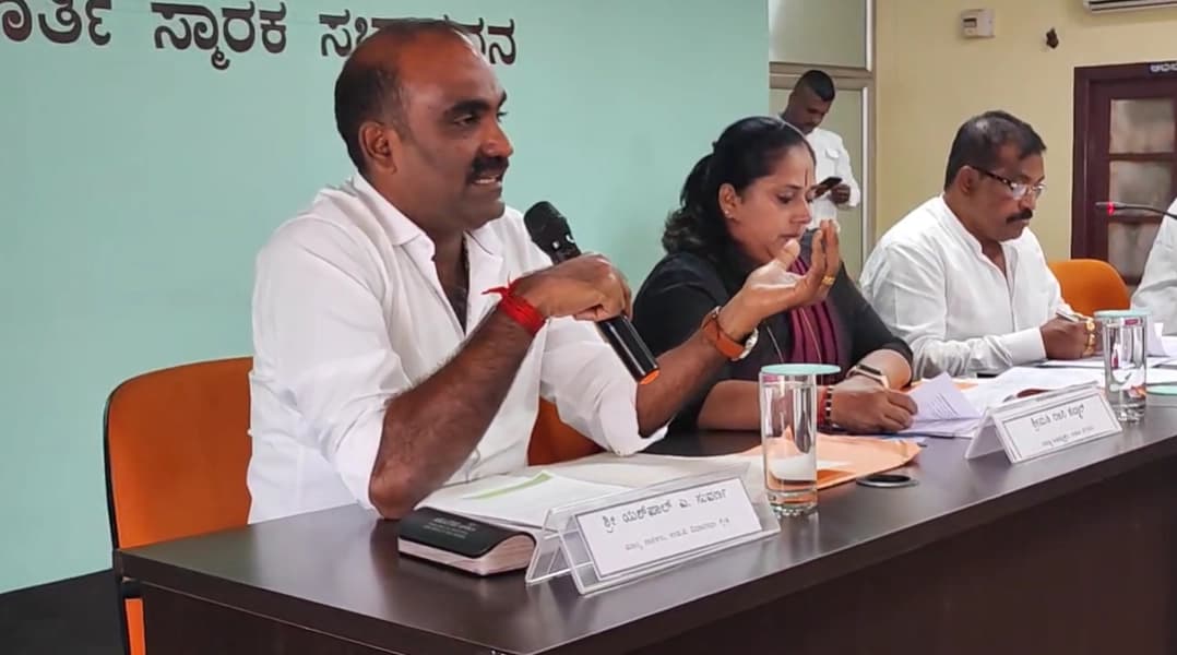 ಗ್ಯಾರಂಟಿಗಳ ಬದಲು ಉಚಿತ ಶಿಕ್ಷಣ, ಆರೋಗ್ಯ ಸೇವೆ ನೀಡಿ: ಹೆಚ್.ವಿಶ್ವನಾಥ್
