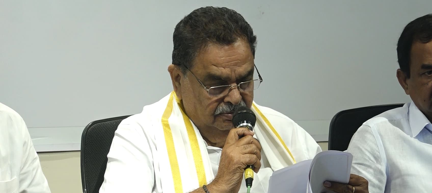 ಯಾದಗಿರಿ: ಹೊನಗೇರಾ ರಸ್ತೆಯಲ್ಲಿನ ಗುಂಡಿಗಳನ್ನು ದುರಸ್ತಿಪಡಿಸದಿದ್ದರೆ ಹೋರಾಟ; ಕರ್ನಾಟಕ ರಕ್ಷಣಾ ವೇದಿಕೆ ಆಕ್ರೋಶ