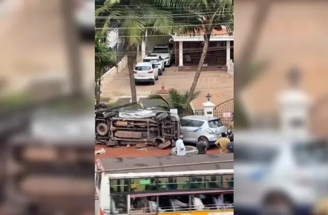 ಉಡುಪಿ: ವಿದ್ಯುತ್ ಕಂಬಕ್ಕೆ ಡಿಕ್ಕಿ ಹೊಡೆದು ಪಲ್ಟಿಯಾದ ಕಾರು!