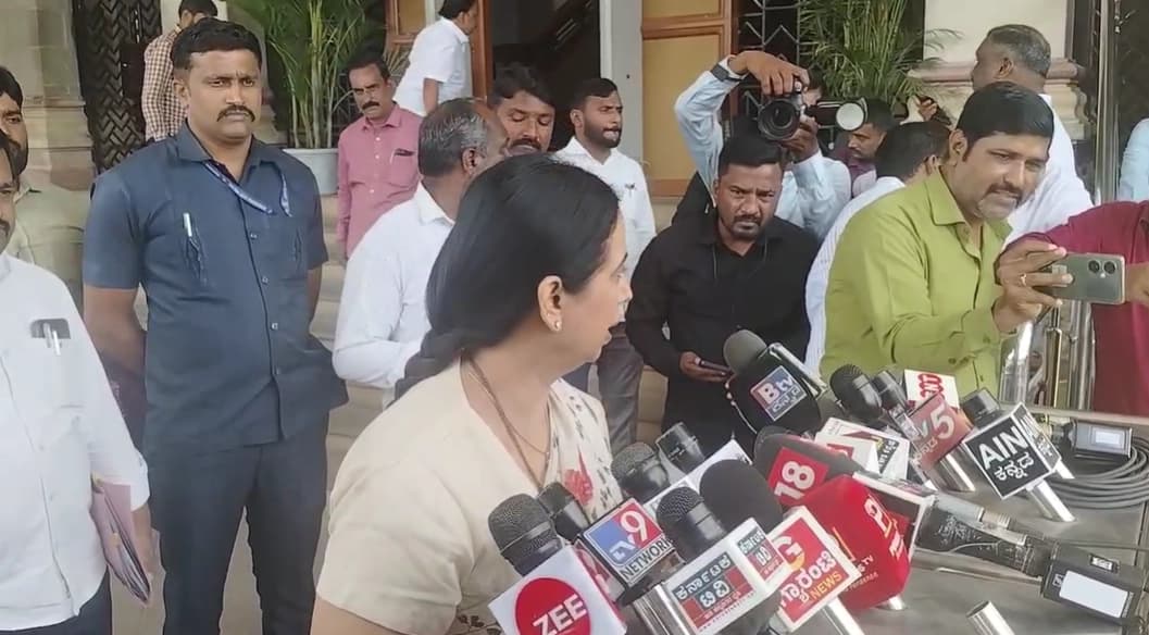 ಕಾಲ್ತುಳಿತ ದುರ್ಘಟನೆ ವಿಷಯದಲ್ಲಿ ರಾಜಕಾರಣ ಸಲ್ಲದು: ಸಚಿವೆ ಲಕ್ಷ್ಮೀ ಹೆಬ್ಬಾಳಕರ್