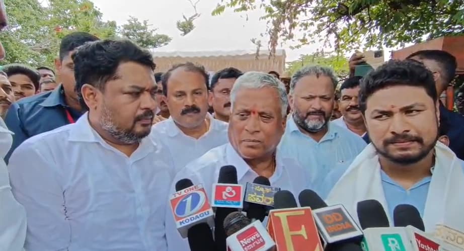 ಪೇಪರ್ ನೋಡದೆ ಪ್ರಮಾಣ ವಚನ ಸ್ವೀಕಾರ : ವಿಡಿಯೋ ವೈರಲ್‌