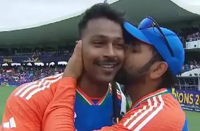 ಟ್ರೋಫಿ ಗೆದ್ದ ಖುಷಿಗೆ ಪಾಂಡ್ಯ ಕೆನ್ನೆಗೆ ಮುತ್ತಿಟ್ಟ ನಾಯಕ ರೋಹಿತ್: ವಿಡಿಯೋ ವೈರಲ್‌
