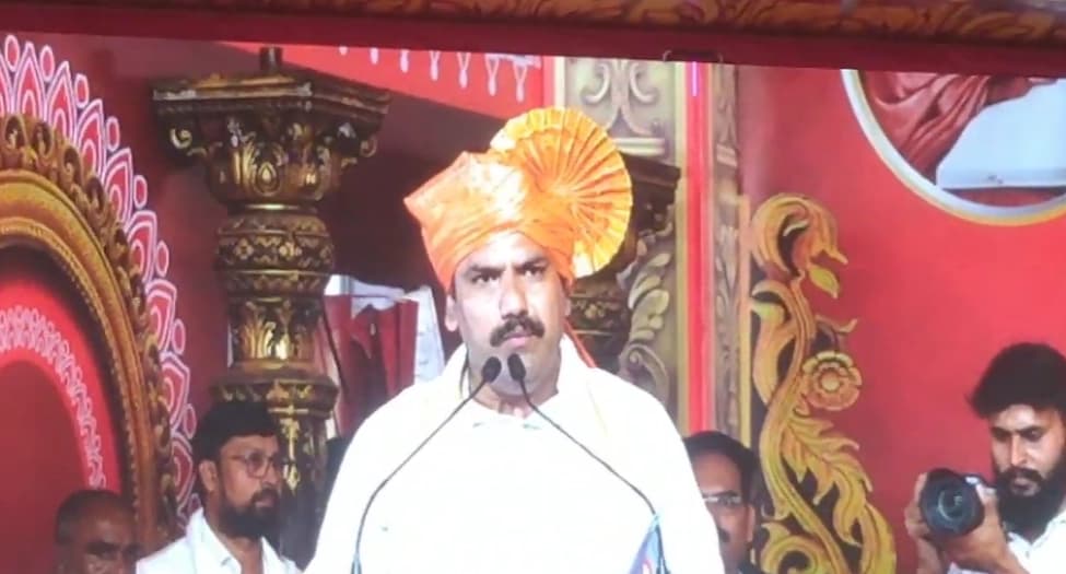 ಚಂಡಮಾರುತ : 24 ಗಂಟೆಯಲ್ಲಿ 250ಕ್ಕೂ ಹೆಚ್ಚಿನ ವಿಮಾನ ಹಾರಾಟ ಸ್ಥಗಿತ