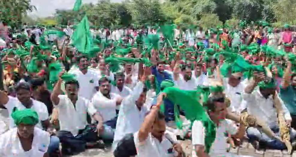 ಬೈಂದೂರು : ಪಟ್ಟಣ ಪಂಚಾಯಿತಿ ವ್ಯಾಪ್ತಿಯಿಂದ ಗ್ರಾಮಗಳನ್ನು ಕೈಬಿಡುವಂತೆ ರೈತರ ಉಗ್ರ ಹೋರಾಟ