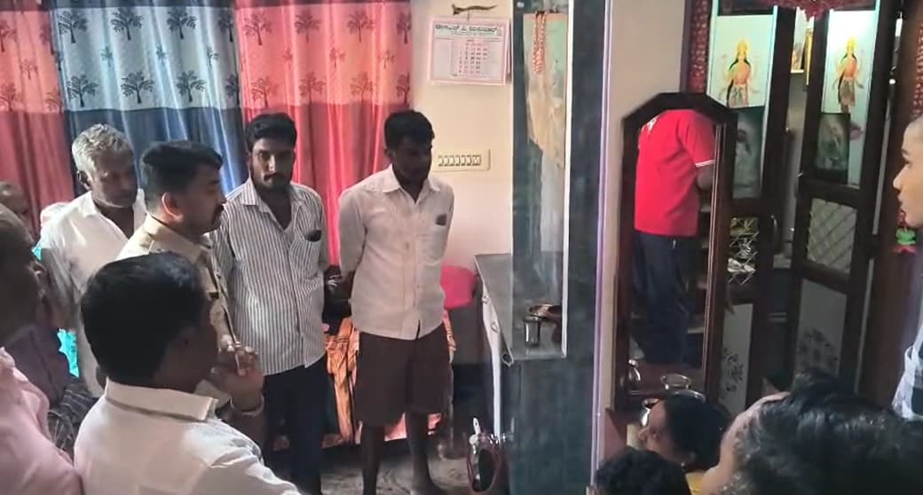 ಮನೆಯ ಹಿಂಬಾಗಿಲ ಬೀಗ ಮುರಿದು ಕಳ್ಳತನ: ಲಕ್ಷಾಂತರ ರೂಪಾಯಿ ದೋಚಿದ ಖದೀಮರು