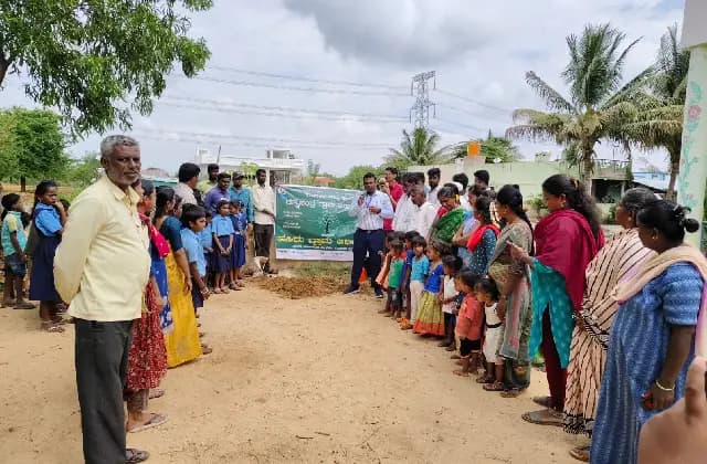 ಸಾಲುಮರದ ತಿಮ್ಮಕ್ಕ ಅವರ ಆದರ್ಶ ಗುಣ ಎಲ್ಲರಲ್ಲೂ ಬರಬೇಕು: ಪಿಡಿಒ ಜುಂಜೇಗೌಡ