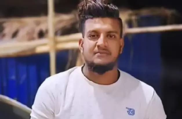 ಗ್ಯಾರೇಜ್​ನಲ್ಲಿ ಕೆಲಸ ಮಾಡುತ್ತಿದ್ದ ವ್ಯಕ್ತಿಯ ಮೇಲೆ ಮಚ್ಚಿನಿಂದ ಹಲ್ಲೆ: ದುಷ್ಕರ್ಮಿಗಳು ಪರಾರಿ