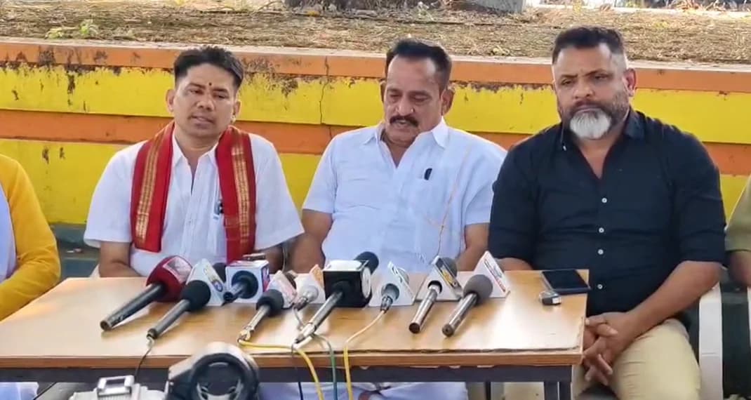 ಕೊಂಡಾಣ ದೈವಸ್ಥಾನದ ಚಿನ್ನ ಕದ್ದ ಬಗ್ಗೆ ತಮ್ಮಣ್ಣ ಶೆಟ್ಟಿ ವಿರುದ್ಧ ಆರೋಪ ; ಕೊಂಡಾಣ ಕ್ಷೇತ್ರದಲ್ಲಿ ತಪ್ಪು ಕಾಣಿಕೆ ಹಾಕಿ ಕ್ಷಮೆ ಕೋರಿದ ರವಿ ಪ್ರಸನ್ನ, ಬೆಂಬಲಿಗರಿಂದ ಯೂಟ್ಯೂಬರ್ ಅಜಯ್ ಅಂಚನ್ ಮೇಲೆ ಹಲ್ಲೆಗೆ ಯತ್ನ