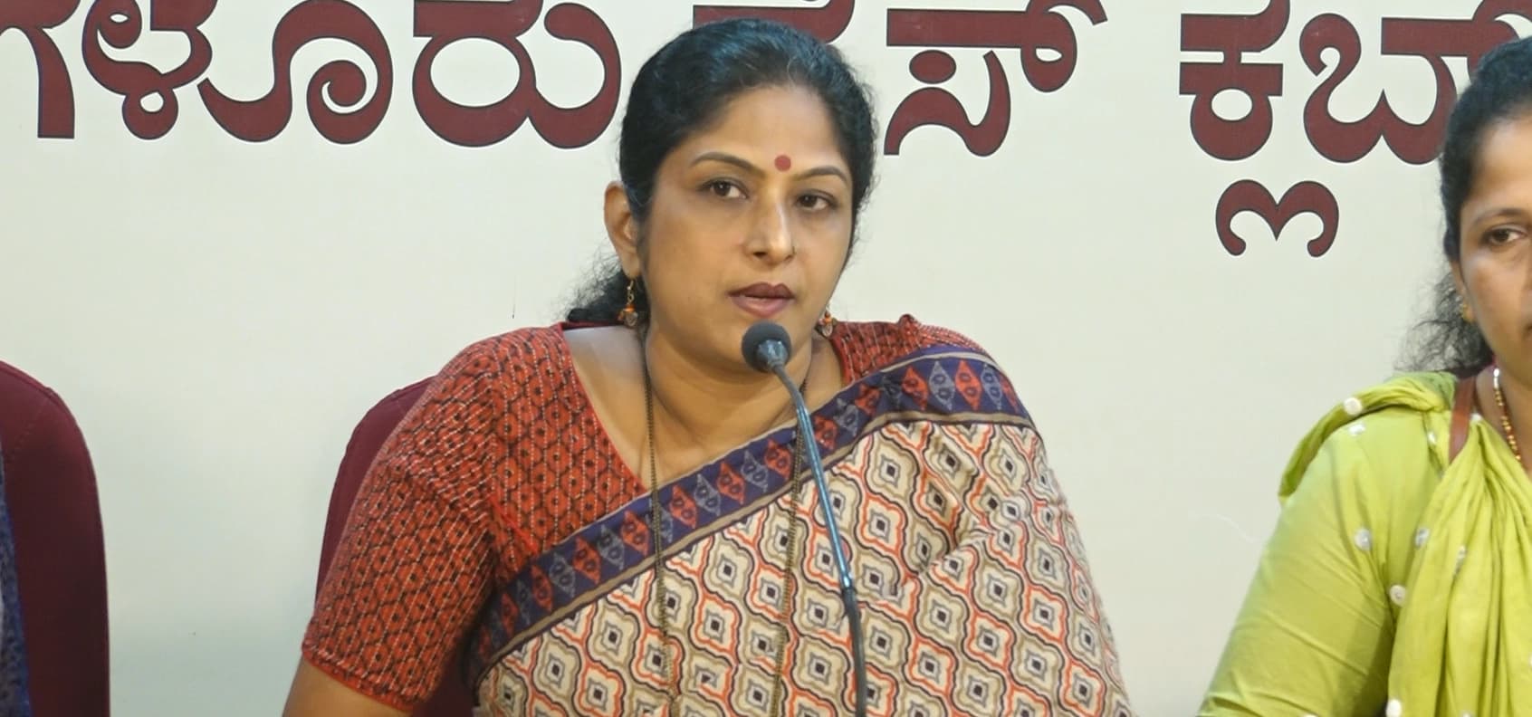 ನಮ್ಮ ಜಿಲ್ಲೆಯಲ್ಲಿ ದನಕ್ಕೆ ಕೊಡುವ ಮರ್ಯಾದೆ ಹಿಂದೂ ಹೆಣ್ಣು ಮಗಳಿಗೆ ಇಲ್ಲ – ಪ್ರತಿಭಾ ಕುಳಾಯಿ