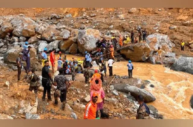 ವಯನಾಡ್‌ ದುರಂತ: 21 ಆಂಬುಲೆನ್ಸ್​​​​ನಲ್ಲಿ 41 ಶವಗಳು ಮೆಪ್ಪಾಡಿಗೆ ರವಾನೆ