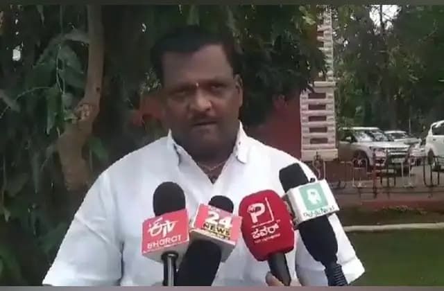 ತಮ್ಮದೇ ಸರ್ಕಾರದಿಂದ ನಮ್ಮ ಮಗಳ ಸಾವಿಗೆ ನ್ಯಾಯ ಸಿಗುವುದಿಲ್ಲ: ನಿರಂಜನ ಹಿರೇಮಠ