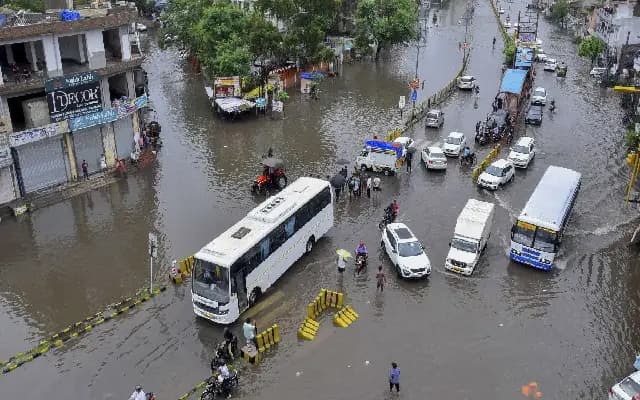 ಮನೆಯ ನೆಲಮಾಳಿಗೆಗೆ ನುಗ್ಗಿದ ಮಳೆ ನೀರು : ಮಗು ಸೇರಿ ಮೂವರು ಸಾವು