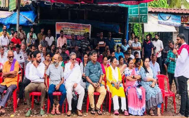 ಬೀದಿಬದಿ ವ್ಯಾಪಾರಸ್ಥರ ಮೇಲೆ ದೌರ್ಜನ್ಯ : ಪ್ರಾಧಿಕಾರದ ವಿರುದ್ಧ ಸಾಮೂಹಿಕ ಧರಣಿ