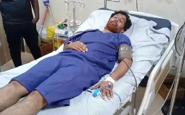 ಕೋರ್ಟ್ ಆವರಣದಲ್ಲೇ ವ್ಯಕ್ತಿಯ ಮೇಲೆ ತಲವಾರನಿಂದ ಹಲ್ಲೆ