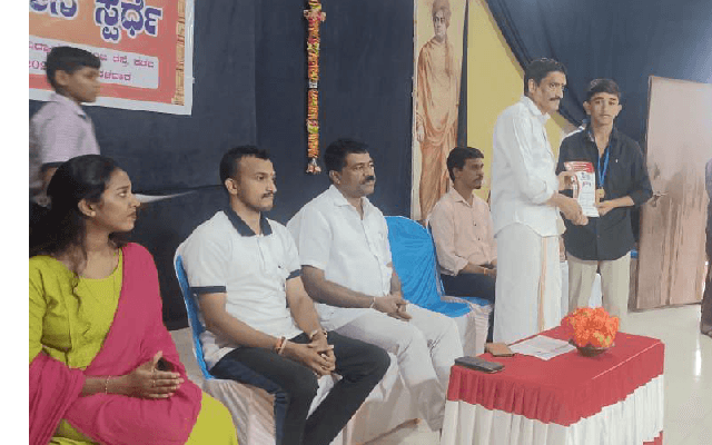 ವಿದ್ಯಾಭಾರತಿ ಜಿಲ್ಲಾ ಮಟ್ಟದ ಯೋಗ ಸ್ಪರ್ಧೆಯಲ್ಲಿ ವಿಸಿ ಪದವಿಪೂರ್ವ ಕಾಲೇಜಿನ ವಿದ್ಯಾರ್ಥಿ ಪ್ರಥಮ