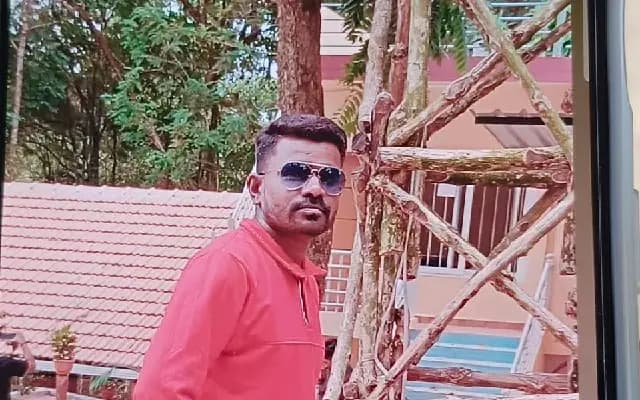 ಪಾಠವನ್ನು ಹೇಳಿಕೊಡುತೇನೆಂದು ಕರೆಸಿ ಅತ್ಯಾಚಾರವೆಸಗಿದ ಉಪನ್ಯಾಸಕ!