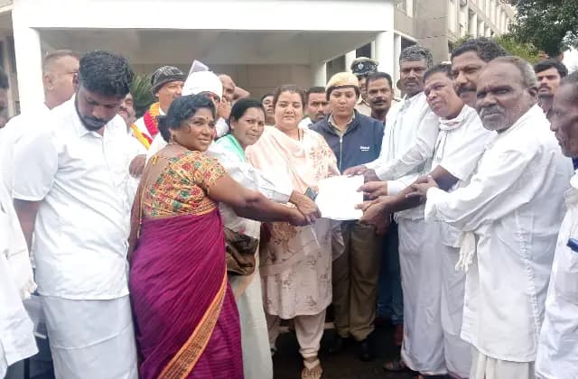 ಅರಣ್ಯ ಆದಿವಾಸಿಗಳಿಗೆ ಒಳ ಮೀಸಲಾತಿ ನೀಡುವಂತೆ ಒತ್ತಾಯಿಸಿ ಪ್ರತಿಭಟನೆ