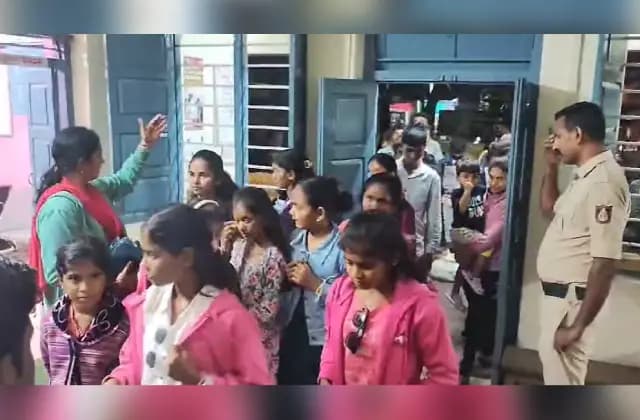 ಮೈಸೂರು: ವಿದ್ಯಾರ್ಥಿಗಳನ್ನು ಠಾಣೆಗೆ ಕರೆ ತಂದ ಶಿಕ್ಷಕಿ