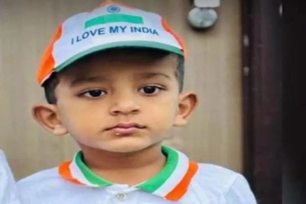 ರಸ್ತೆ ದಾಟುತ್ತಿದ್ದ ವೇಳೆ ಕಾರು ಢಿಕ್ಕಿ – ಮೂರು ವರ್ಷದ ಮಗು ಮೃತ್ಯು!