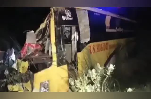 ಆಗ್ರಾ-ಲಕ್ನೋ ಎಕ್ಸ್​​ಪ್ರೆಸ್​​ವೇನಲ್ಲಿ ಭೀಕರ ಅಪಘಾತ: 7 ಮಂದಿ ಮೃತ್ಯು, 45 ಪ್ರಯಾಣಿಕರಿಗೆ ಗಾಯ