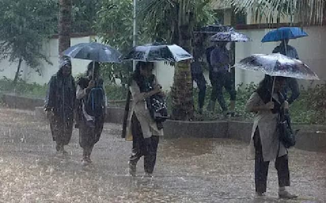 ಕರಾವಳಿ ಭಾಗದಲ್ಲಿ ಗುಡುಗು ಸಹಿತ ಭಾರಿ ಮಳೆ : ಆರು ಜಿಲ್ಲೆಗಳಿಗೆ ಯೆಲ್ಲೋ ಅಲರ್ಟ್‌