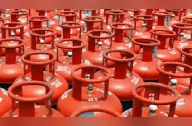 ಇನ್ಮುಂದೆ ಕೇವಲ 450 ರೂ.ಗೆ ಸಿಗಲಿದೆ ಗ್ಯಾಸ್​ ಸಿಲಿಂಡರ್​​!