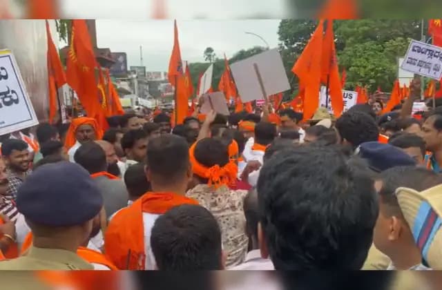 ಬಾಂಗ್ಲಾದಲ್ಲಿ ಹಿಂದೂಗಳ ಮೇಲೆ ದೌರ್ಜನ್ಯ ಖಂಡಿಸಿ ಪ್ರತಿಭಟನೆ: ವರದಿಗೆ ತೆರಳಿದ ಮಾಧ್ಯಮಗಳನ್ನು ತಳ್ಳಿ ಪುಂಡಾಟ