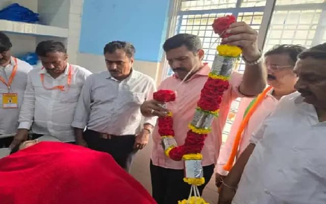 ಮುಡಾ ಹಗರಣ: ಪಾದಯಾತ್ರೆ ವೇಳೆ ಬಿಜೆಪಿ ಕಾರ್ಯಕರ್ತೆ ಸಾವು, ಓರ್ವ ನಾಯಕ ಅಸ್ವಸ್ಥ