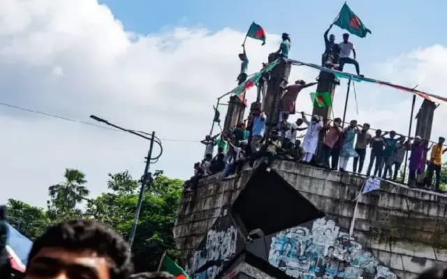 ಬಾಂಗ್ಲಾ ಹಿಂಸಾಚಾರ : ನಾಲ್ಕು ಹಿಂದೂ ದೇವಾಲಯಗಳಿಗೆ ಹಾನಿ