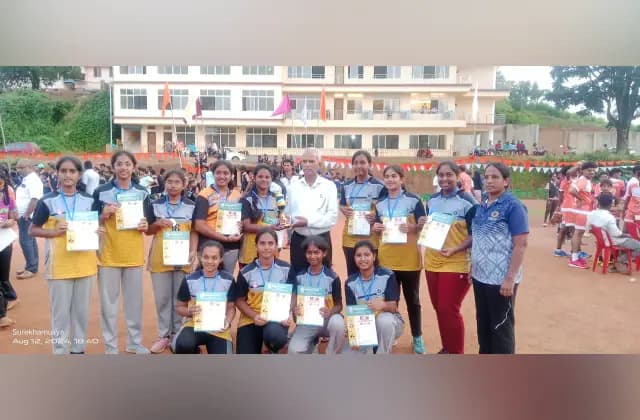 ವಿದ್ಯಾಭಾರತಿ ದ.ಕ.ಜಿಲ್ಲಾಮಟ್ಟದ ವಾಲಿಬಾಲ್ ಪಂದ್ಯಾಟ: ಶಕ್ತಿ ವಸತಿ ಶಾಲೆಯ ಬಾಲಕಿಯರ ತಂಡಕ್ಕೆ ಪ್ರಶಸ್ತಿ