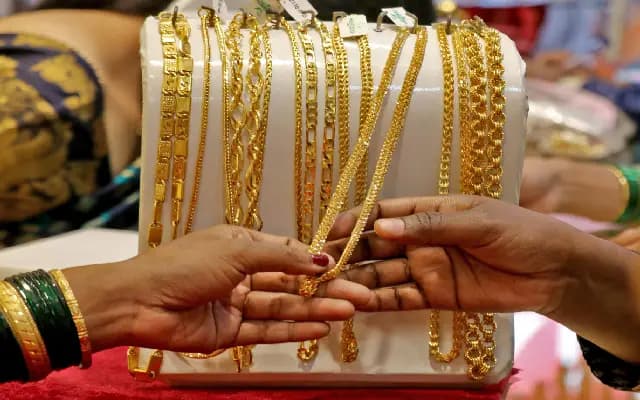 10 ಗ್ರಾಂ ಚಿನ್ನದ ದರದಲ್ಲಿ 710 ರೂ ಏರಿಕೆ : ಇಲ್ಲಿದೆ ದರಪಟ್ಟಿ