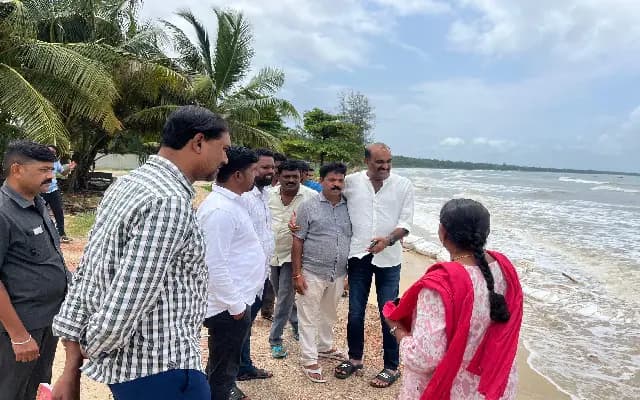 ಮಲ್ಪೆ ಕಡಲ್ಕೊರೆತ ಪ್ರದೇಶಗಳಿಗೆ ಶಾಸಕ ಯಶ್ ಪಾಲ್ ಅಧಿಕಾರಿಗಳೊಂದಿಗೆ ಭೇಟಿ