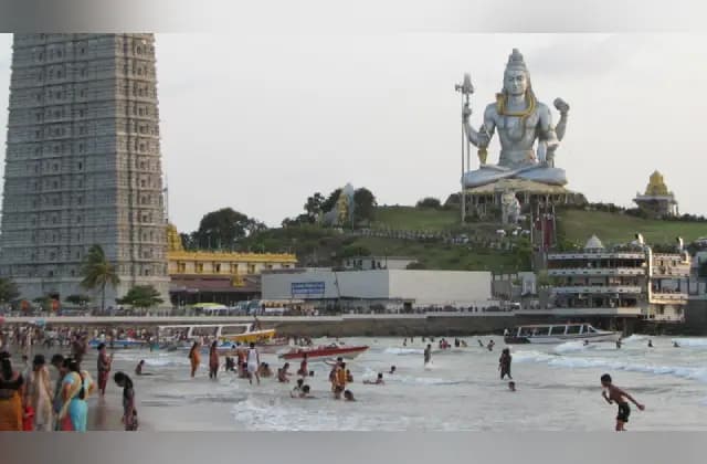 ಮುರುಡೇಶ್ವರ ಕಡಲ ತೀರದಲ್ಲಿ ಪ್ರವಾಸಿಗರಿಗೆ ನಿರ್ಬಂಧ!