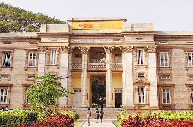 ಶಾಲೆಯ ಕಾಂಪೌಂಡ್‌ ಧ್ವಂಸ: ಮೂವರ ವಿರುದ್ಧ ಪ್ರಕರಣ ದಾಖಲು