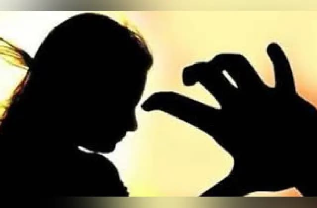 ವಿದ್ಯಾರ್ಥಿನಿಯ ಮೇಲೆ ಅತ್ಯಾಚಾರ : ಕಾನ್ಸ್‌ಟೇಬಲ್‌ ಬಂಧನ