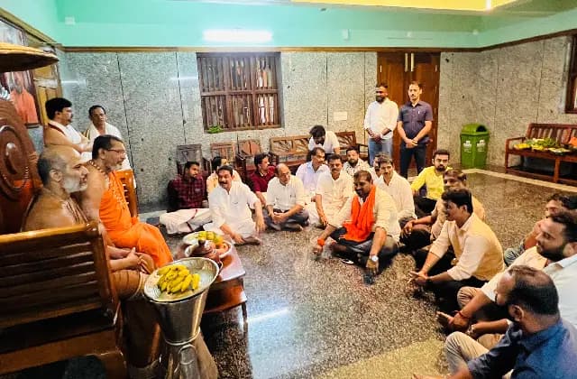 ಎಡನೀರು ಮಠದ ಶ್ರೀ ಸಚ್ಛಿದಾನಂದ ಭಾರತೀ ಸ್ವಾಮೀಜಿ ಕಾರಿಗೆ ತಡೆಯೊಡ್ಡಿ ದಾಳಿ ಪ್ರಕರಣ
