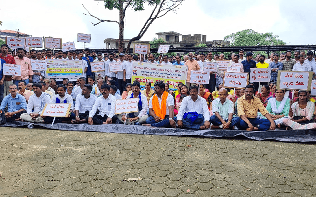 ಉಡುಪಿ: ಪರಿಶಿಷ್ಟ ಜಾತಿ ಪ್ರಮಾಣ ಪತ್ರ ನೀಡುವಂತೆ ಆಗ್ರಹಿಸಿ ಭೋವಿ ಜನಾಂಗದಿಂದ ಧರಣಿ