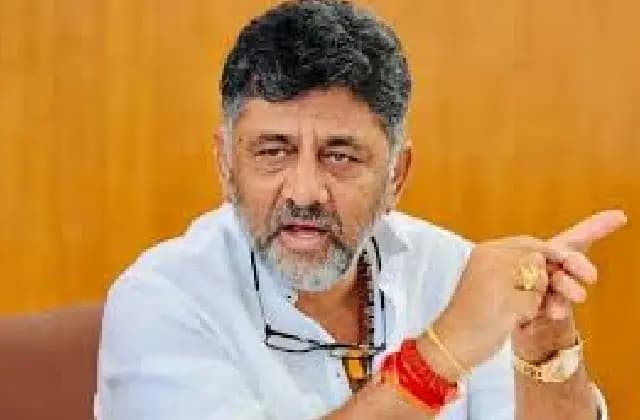 15 ದಿನಗಳಲ್ಲಿ ಗುಂಡಿ ಮುಚ್ಚಬೇಕು, ದೂರು ಬಂದರೆ ಅಧಿಕಾರಿಗಳೇ ನೇರ ಹೊಣೆ: ಡಿಕೆಶಿ