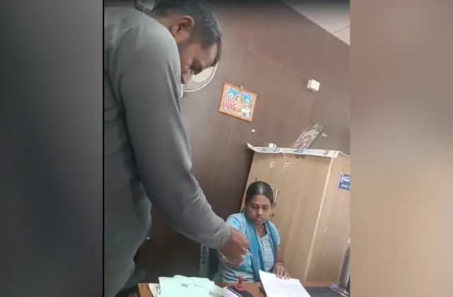 ಚಾಮರಾಜನಗರ: ಜಿಲ್ಲಾ ಕೇಂದ್ರದಲ್ಲಿರುವ ನಗರಸಭೆಯಲ್ಲಿನ ಲಂಚಾವತಾರ ವೈರಲ್ !