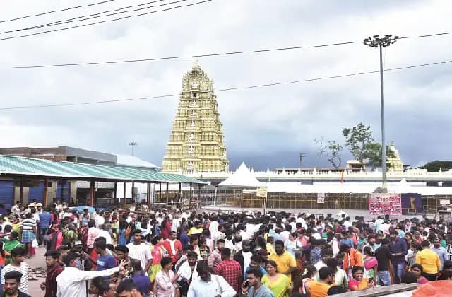 ಆಷಾಢ ಶುಕ್ರವಾರಕ್ಕೆ ಚಾಮುಂಡಿಬೆಟ್ಟದಲ್ಲಿ ಸಕಲ ತಯಾರಿ