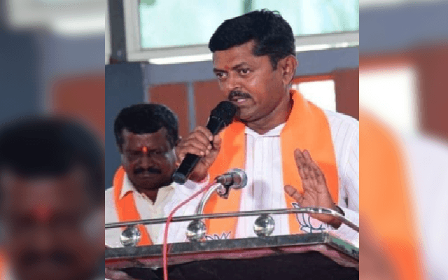 ಗಣೇಶ ವಿಸರ್ಜನೆ ವೇಳೆ ಮೈಕೈ ಮುಟ್ಟಿ ಲೈಂಗಿಕ ದೌರ್ಜನ್ಯ; ಬಿಜೆಪಿ ಅಧ್ಯಕ್ಷನ ಮೇಲೆ ಎಫ್‌ಐಆರ್