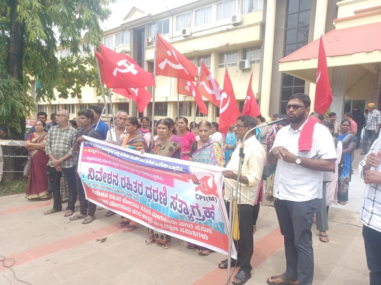 ನಿವೇಶನ ರಹಿತರಿಂದ ಪಾಲಿಕೆ ಎದುರು ಪ್ರತಿಭಟನೆ