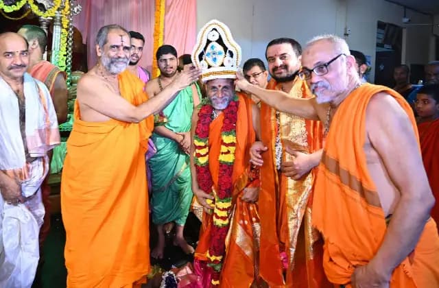 ಉಡುಪಿ: ಸಹಪಾಠಿ ಶ್ರೀಪಾದರೊಂದಿಗೆ ಜನ್ಮದಿನವನ್ನು ಆಚರಿಸಿದ ಪುತ್ತಿಗೆಶ್ರೀ