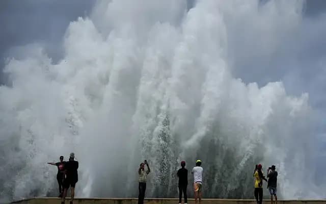 ಮಿಲ್ಟನ್ ಚಂಡಮಾರುತ’ ಅತ್ಯಂತ ಅಪಾಯಕಾರಿ : NHC ವರದಿ