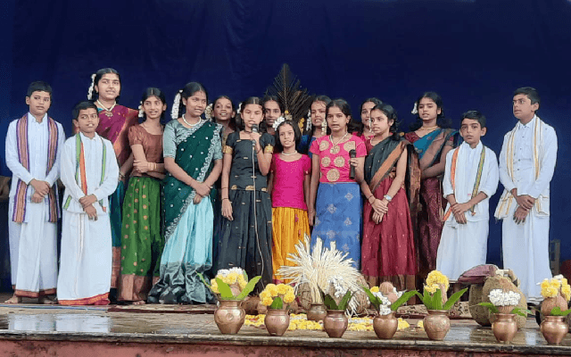 ಬಂಟ್ವಾಳ: ಎಸ್ .ವಿ .ಎಸ್ ದೇವಳ ಆಂಗ್ಲ ಮಾಧ್ಯಮ ಶಾಲೆಯಲ್ಲಿ ವಿದ್ಯಾರ್ಥಿಗಳಿಂದ ಮೇಳೈಸಿದ ತುಳುವ ಸಂಸ್ಕೃತಿ