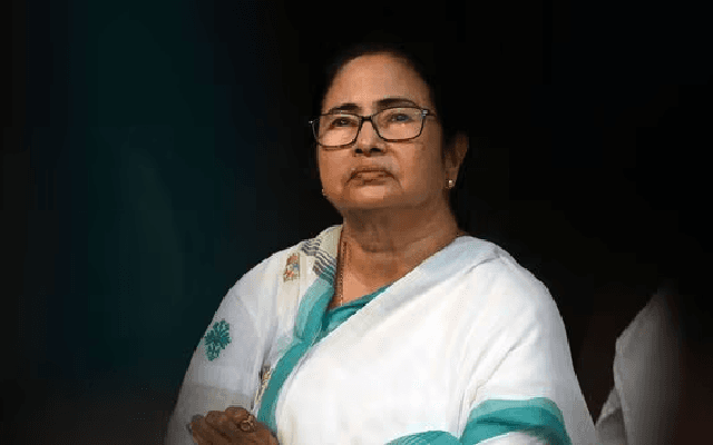 ಸಿಎಂ ಸ್ಥಾನಕ್ಕೆ ರಾಜೀನಾಮೆ ನೀಡಲು ಮುಂದಾದ ಮಮತಾ ಬ್ಯಾನರ್ಜಿ !